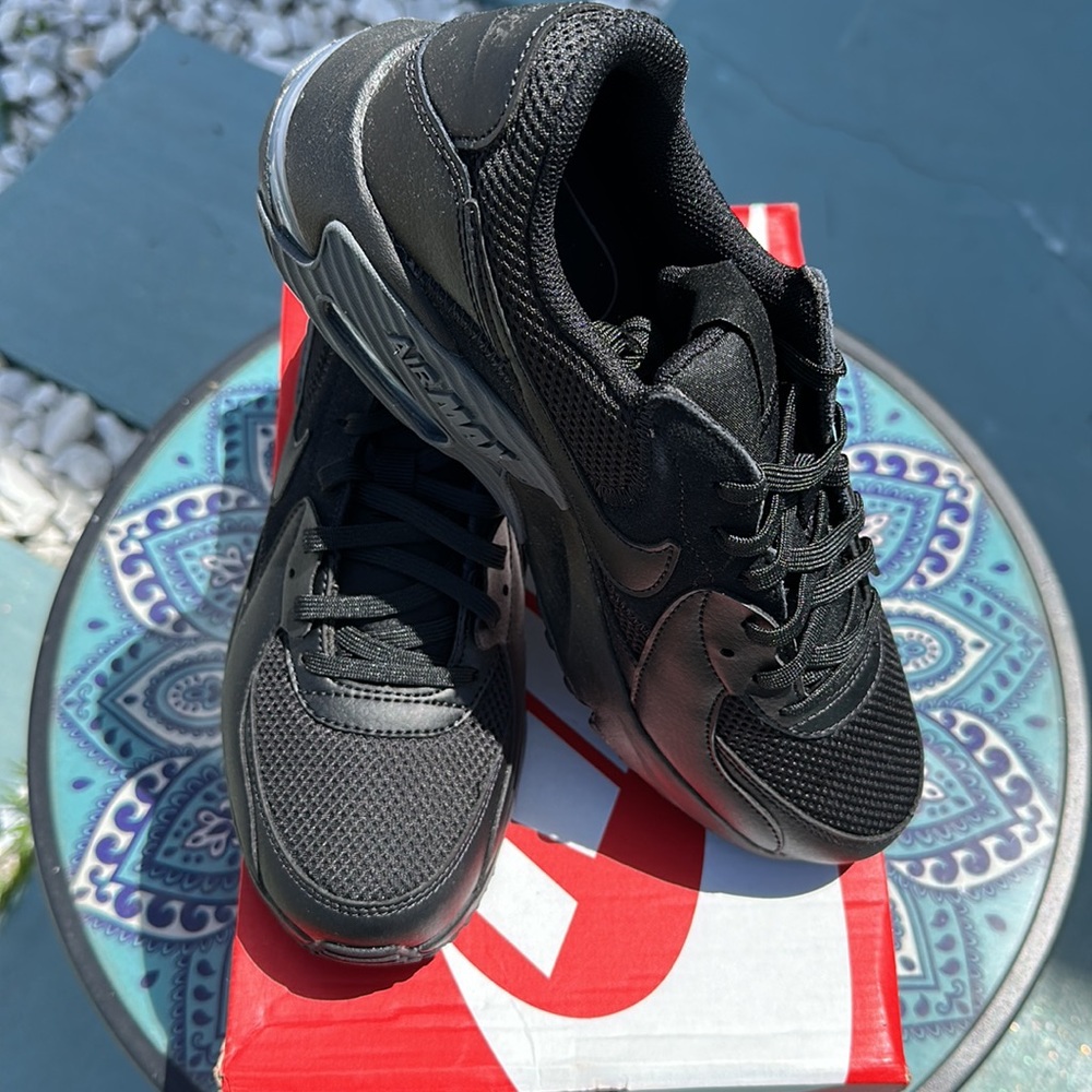 NIKE WOMENS AIR MAX EXCEE SNEAKER - BLACK (8.5)